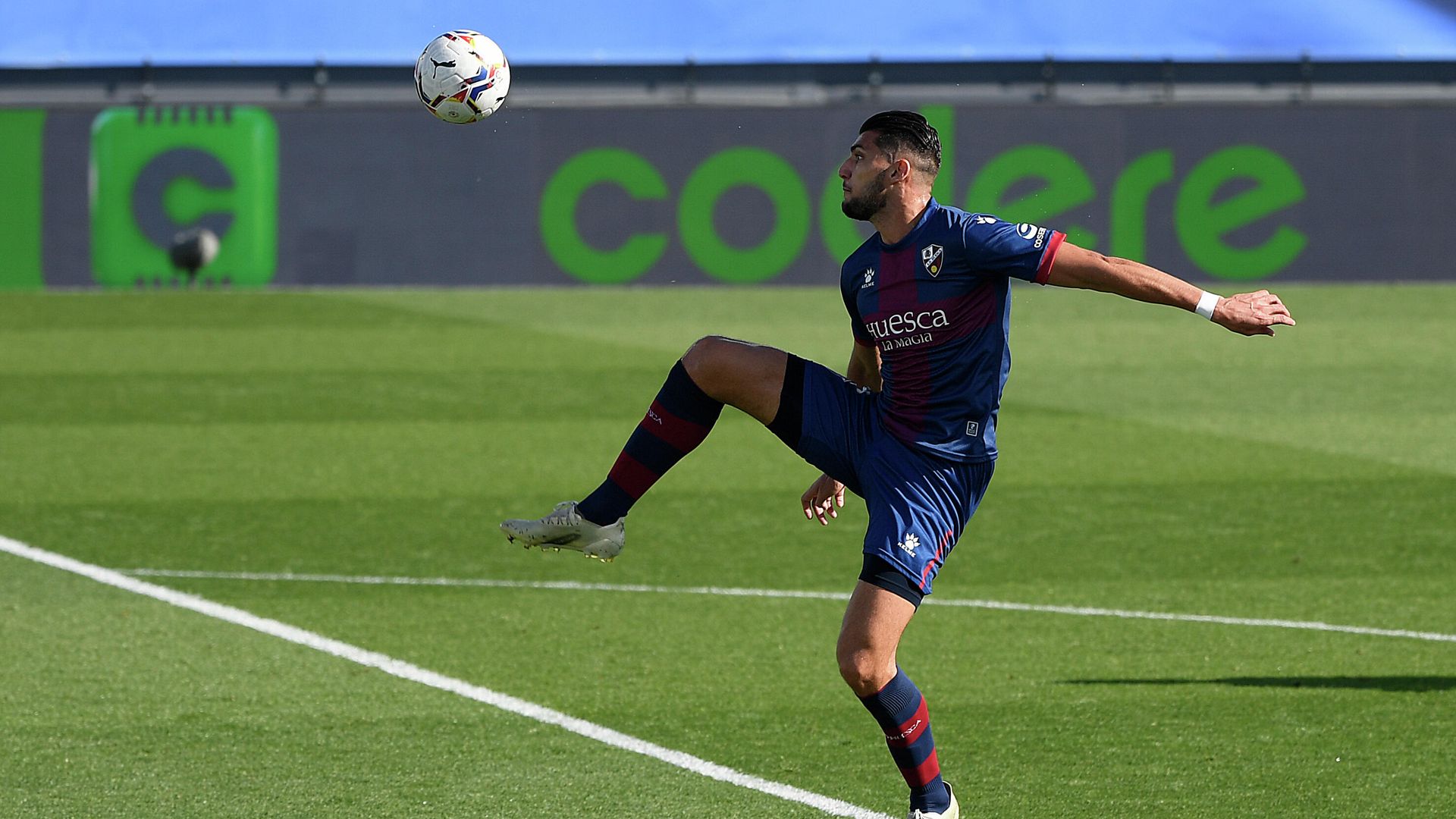 Huesca's Spanish forward Rafa Mir controls the ball during the Spanish League football match between Real Madrid and SD Huesca at the Alfredo Di Stefano stadium in Valdebebas, northeastern Madrid, on October 31, 2020. (Photo by OSCAR DEL POZO / AFP) Huesca's Spanish forward Rafa Mir controls the ball during the Spanish League football match between Real Madrid and SD Huesca at the Alfredo Di Stefano stadium in Valdebebas, northeastern Madrid, on October 31, 2020. (Photo by OSCAR DEL POZO / AFP) - РИА Новости, 1920, 30.01.2021