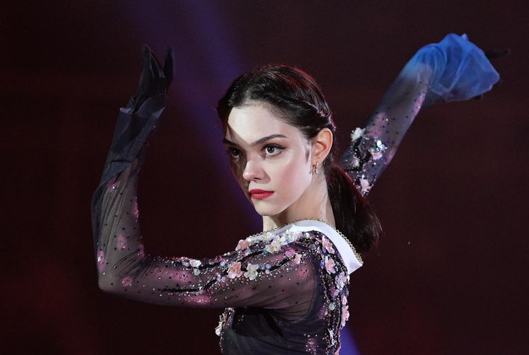 Фигуристка Евгения Медведева выступает в ледовом шоу Чемпионы Фигуристка Евгения Медведева выступает в ледовом шоу Чемпионы