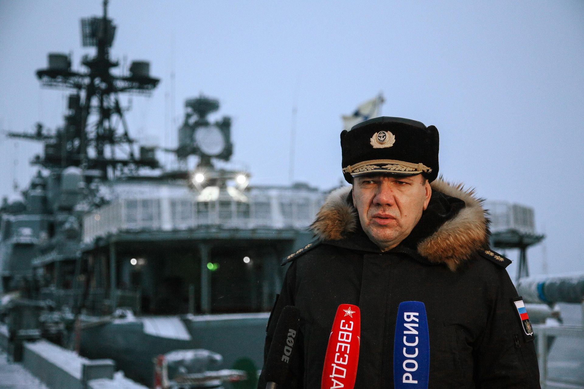 Командующий Северным флотом адмирал Александр Моисеев во время встречи нового большого десантного корабля проекта 11711 Пётр Моргунов Командующий Северным флотом адмирал Александр Моисеев во время встречи нового большого десантного корабля проекта 11711 Пётр Моргунов - РИА Новости, 1920, 30.01.2021