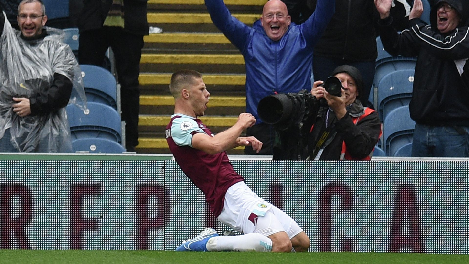 Burnley's Icelandic midfielder Johann Berg Gudmundsson celebrates scoring their third goal during the English Premier League football match between Burnley and Southampton at Turf Moor in Burnley, north west England on August 10, 2019. (Photo by Oli SCARFF / AFP) / RESTRICTED TO EDITORIAL USE. No use with unauthorized audio, video, data, fixture lists, club/league logos or 'live' services. Online in-match use limited to 120 images. An additional 40 images may be used in extra time. No video emulation. Social media in-match use limited to 120 images. An additional 40 images may be used in extra time. No use in betting publications, games or single club/league/player publications. /  - РИА Новости, 1920, 30.01.2021