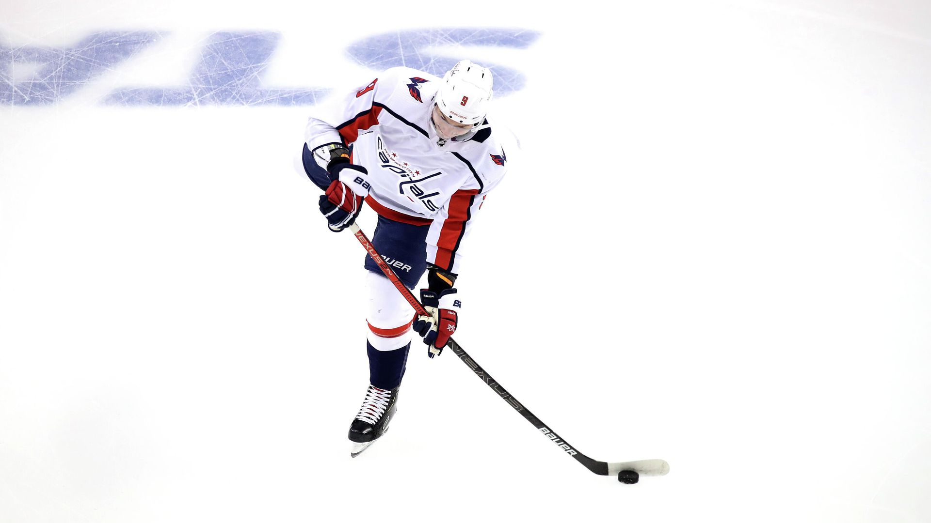 TORONTO, ONTARIO - AUGUST 06: Dmitry Orlov #9 of the Washington Capitals warms up prior to the Eastern Conference Round Robin game against the Philadelphia Flyers during the 2020 NHL Stanley Cup Playoffs at Scotiabank Arena on August 06, 2020 in Toronto, Ontario, Canada. Andre Ringuette/Freestyle Photo/Getty Images/AFP TORONTO, ONTARIO - AUGUST 06: Dmitry Orlov #9 of the Washington Capitals warms up prior to the Eastern Conference Round Robin game against the Philadelphia Flyers during the 2020 NHL Stanley Cup Playoffs at Scotiabank Arena on August 06, 2020 in Toronto, Ontario, Canada. Andre Ringuette/Freestyle Photo/Getty Images/AFP - РИА Новости, 1920, 30.01.2021