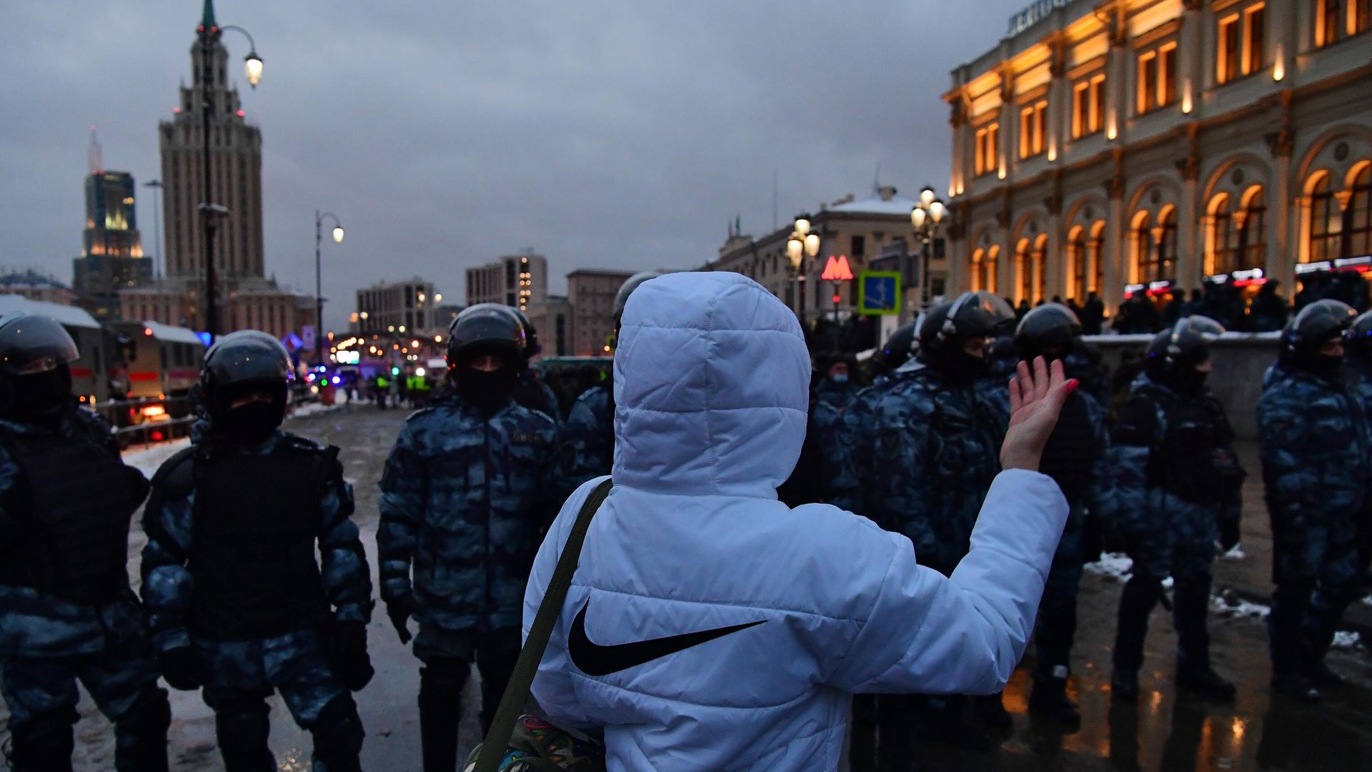 На Комсомольской площади во время несанкционированной акции сторонников Алексея Навального в Москве На Комсомольской площади во время несанкционированной акции сторонников Алексея Навального в Москве - РИА Новости, 1920, 31.01.2021