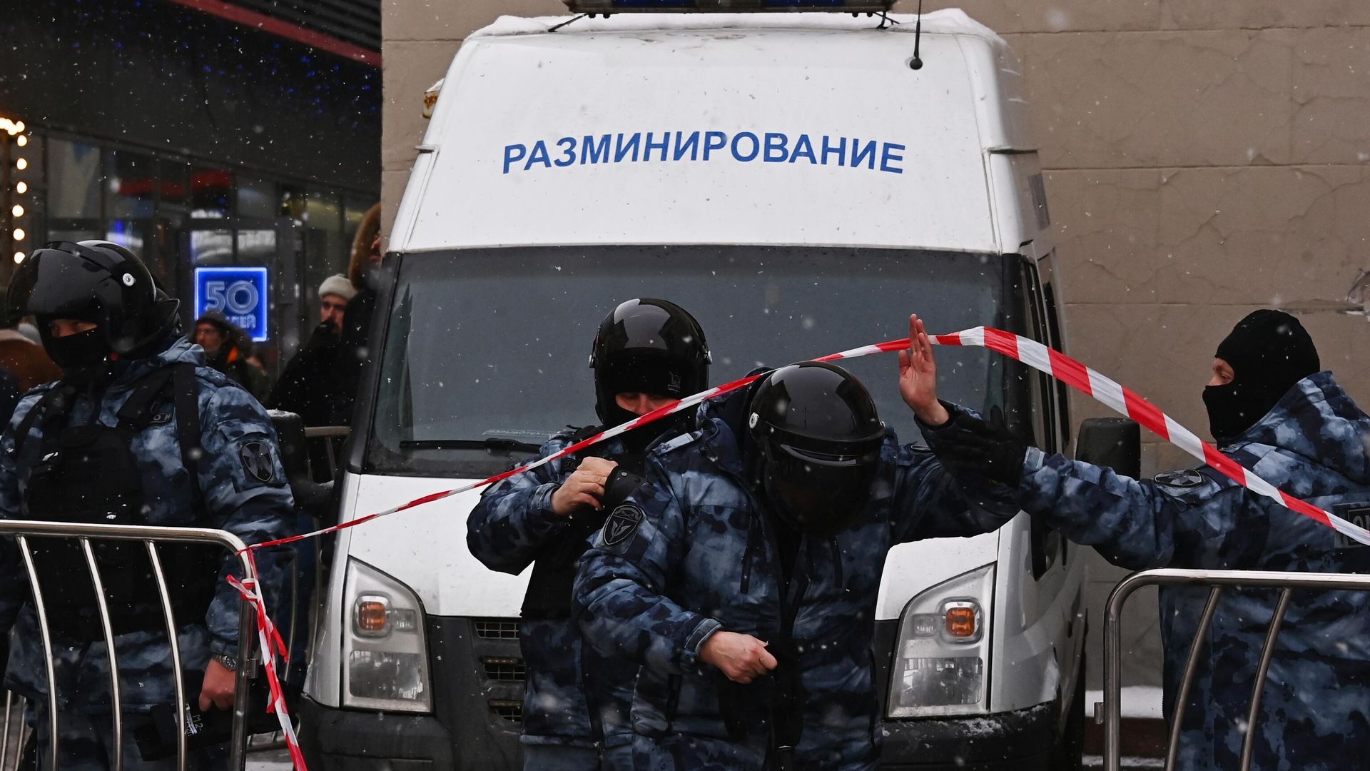 Сотрудники правоохранительных органов Сотрудники правоохранительных органов - РИА Новости, 1920, 11.03.2021