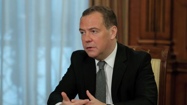 Медведев призвал ввести биометрический контроль за въездом мигрантов