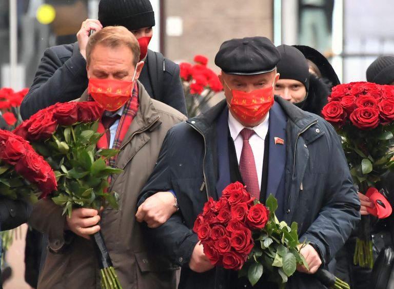 Руководитель фракции КПРФ Геннадий Зюганов на церемонии прощания с народным артистом СССР Василием Лановым в театре имени Евгения Вахтангова в Москве Руководитель фракции КПРФ Геннадий Зюганов на церемонии прощания с народным артистом СССР Василием Лановым в театре имени Евгения Вахтангова в Москве