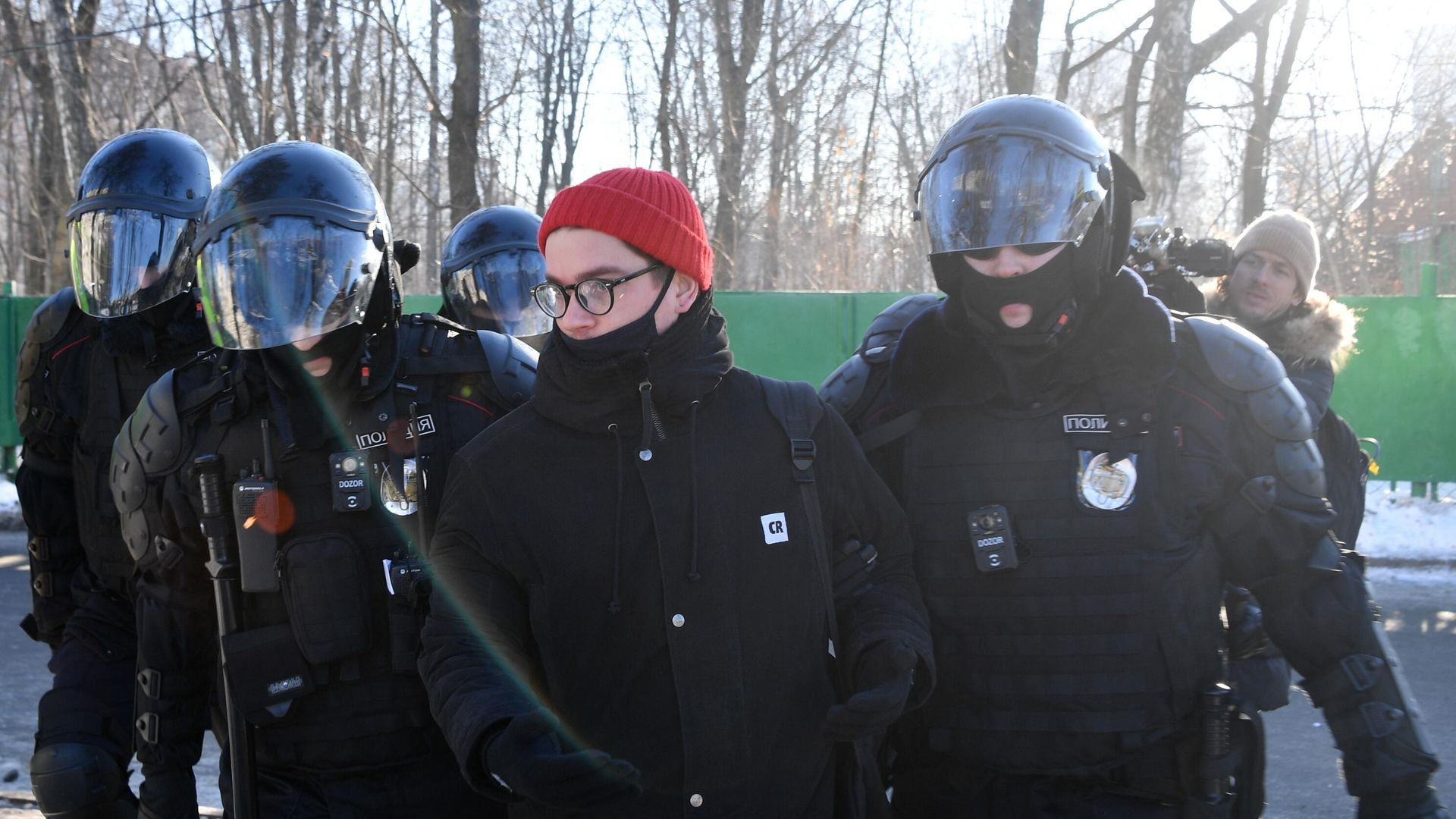Задержание полицейскими молодого человека у здания Московского городского суда - РИА Новости, 1920, 09.02.2021