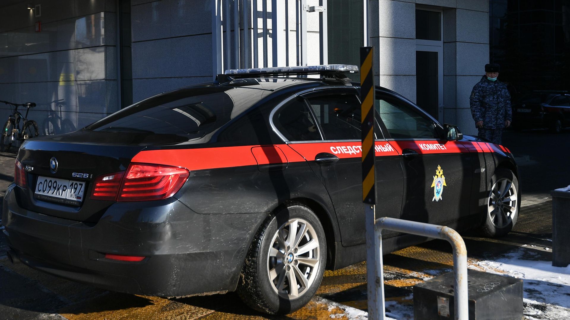 Служебный автомобиль возле здания Следственного комитета РФ в Москве Служебный автомобиль возле здания Следственного комитета РФ в Москве - РИА Новости, 1920, 21.03.2021