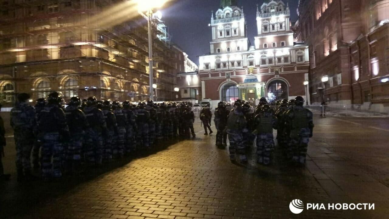 Сотрудники полиции на Красной площади в Москве Сотрудники полиции на Красной площади в Москве - РИА Новости, 1920, 03.02.2021