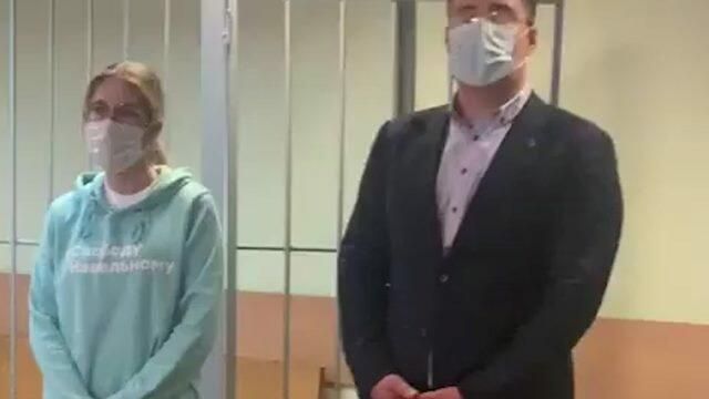 Соболь оштрафовали на 1 тысячу рублей за неповиновение полиции. Кадры из зала суда Соболь оштрафовали на 1 тысячу рублей за неповиновение полиции. Кадры из зала суда - РИА Новости, 1920, 04.02.2021