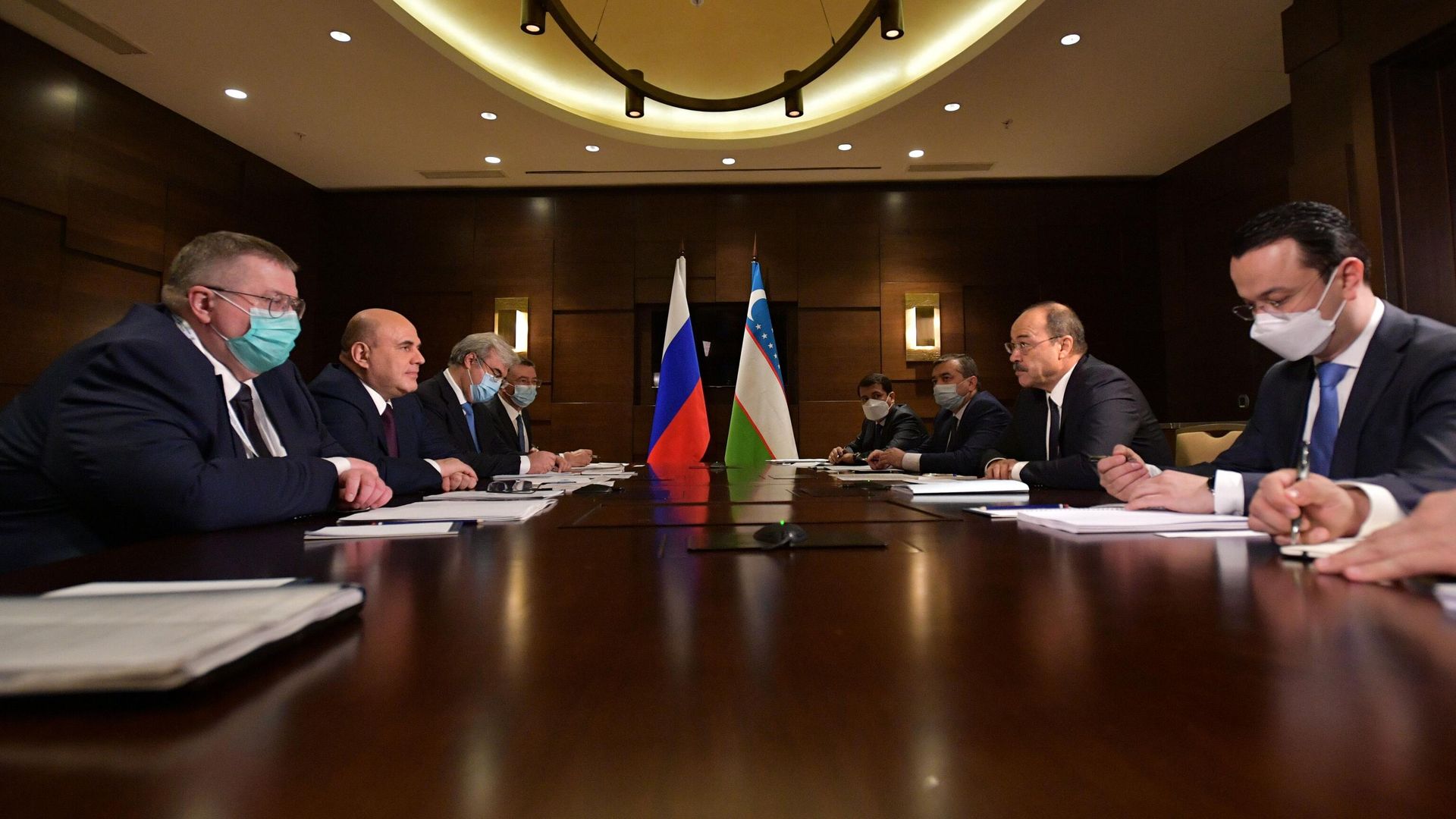 Председатель правительства РФ Михаил Мишустин и премьер-министр Узбекистана Абдулла Арипов во время переговоров в Алматы Председатель правительства РФ Михаил Мишустин и премьер-министр Узбекистана Абдулла Арипов во время переговоров в Алматы - РИА Новости, 1920, 04.02.2021