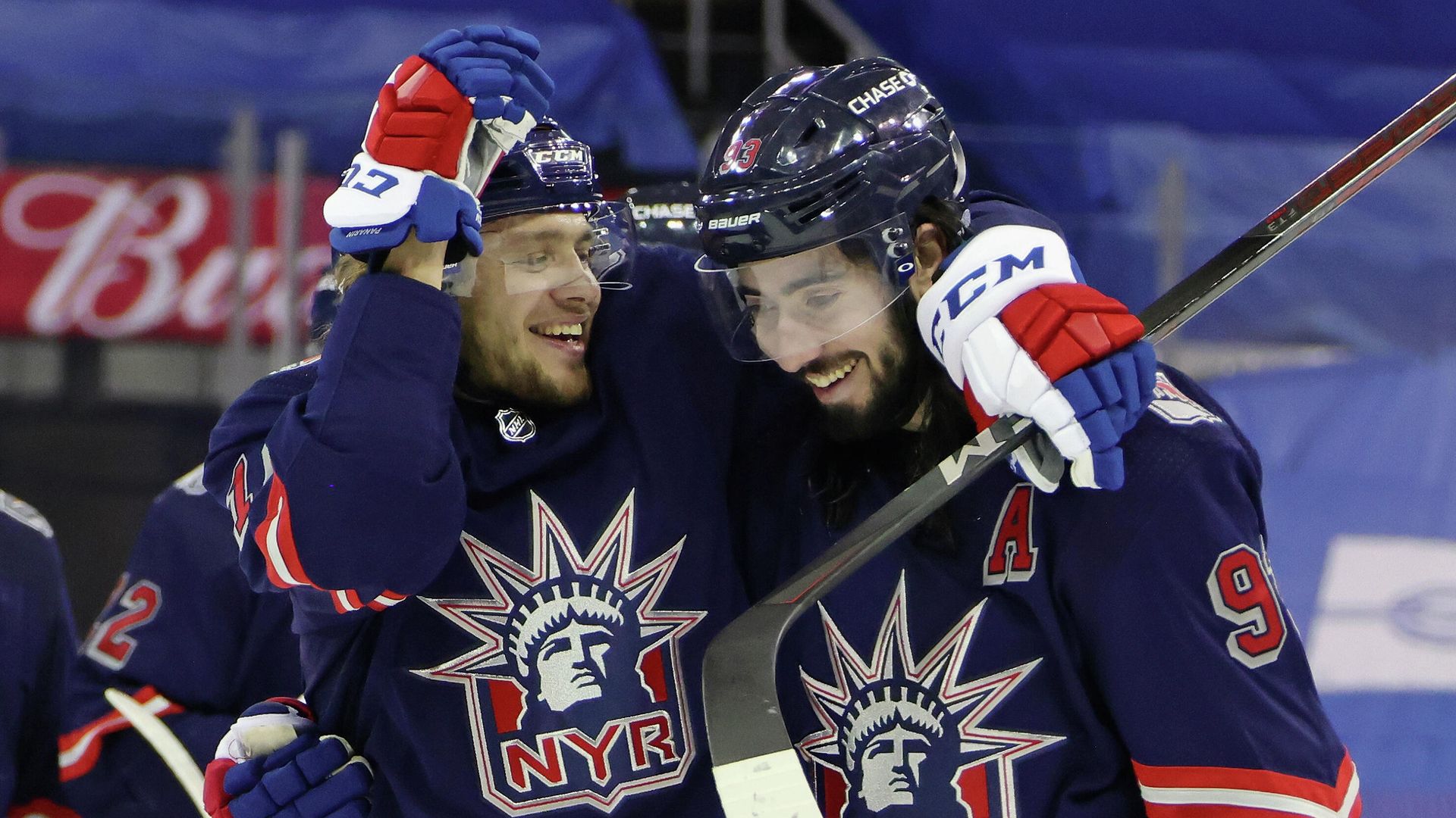 NEW YORK, NEW YORK - FEBRUARY 04: (l-r) Artemi Panarin #10 and Mika Zibanejad #93 of the New York Rangers celebrate their 4-2 victory over the Washington Capitals at Madison Square Garden on February 04, 2021 in New York City. Bruce Bennett/Getty Images/AFP NEW YORK, NEW YORK - FEBRUARY 04: (l-r) Artemi Panarin #10 and Mika Zibanejad #93 of the New York Rangers celebrate their 4-2 victory over the Washington Capitals at Madison Square Garden on February 04, 2021 in New York City. Bruce Bennett/Getty Images/AFP - РИА Новости, 1920, 05.02.2021