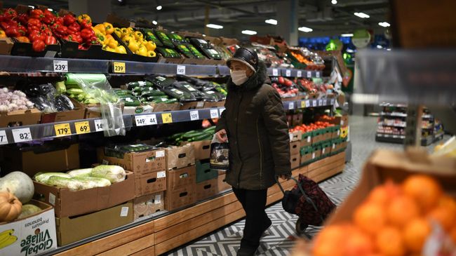 Женщина в продуктовом магазине 