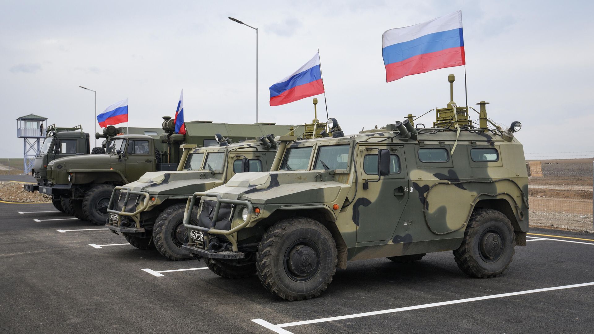 Российсике бронеавтомобили на территории российско-турецкого центра контроля за соблюдением перемирия в Карабахе, расположенного в селе Гиямеддинли в Агдамском районе Российсике бронеавтомобили на территории российско-турецкого центра контроля за соблюдением перемирия в Карабахе, расположенного в селе Гиямеддинли в Агдамском районе - РИА Новости, 1920, 27.04.2021