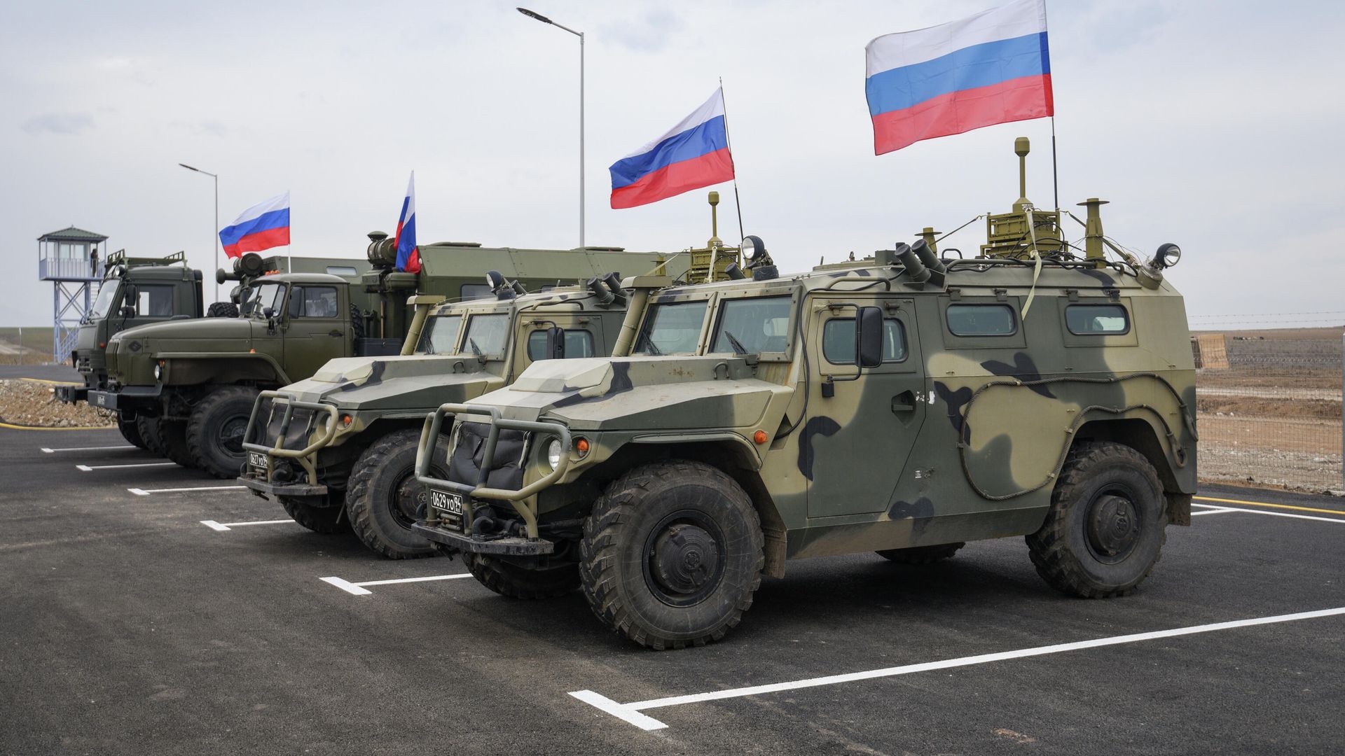 Российсике бронеавтомобили на территории российско-турецкого центра контроля за соблюдением перемирия в Карабахе, расположенного в селе Гиямеддинли в Агдамском районе Российсике бронеавтомобили на территории российско-турецкого центра контроля за соблюдением перемирия в Карабахе, расположенного в селе Гиямеддинли в Агдамском районе - РИА Новости, 1920, 29.04.2021