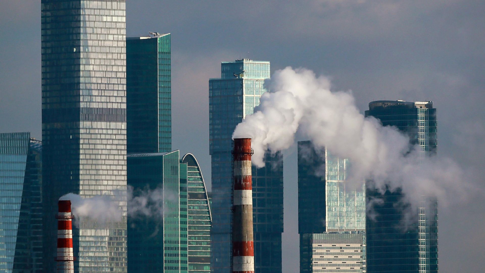 Дым из труб ТЭЦ возле международного делового центра Москва-Сити Дым из труб ТЭЦ возле международного делового центра Москва-Сити - РИА Новости, 1920, 10.03.2025