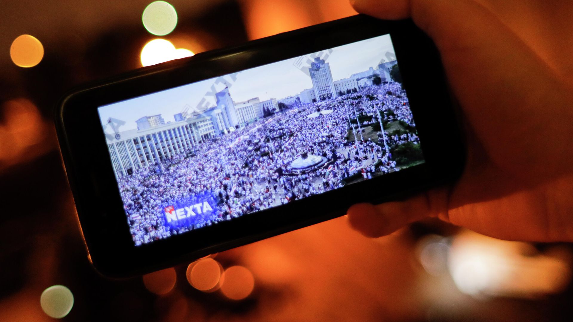 Трансляция Telegram-канала Nexta-Live на экране смартфона Трансляция Telegram-канала Nexta-Live на экране смартфона - РИА Новости, 1920, 07.06.2021