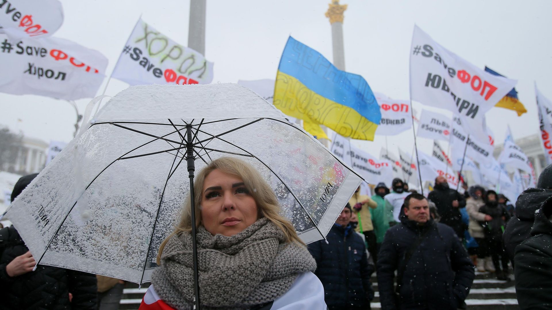 Участница всеукраинской акции за налоговые послабления для малого бизнеса на Майдане Незалежности в Киеве Участница всеукраинской акции за налоговые послабления для малого бизнеса на Майдане Незалежности в Киеве - РИА Новости, 1920, 08.02.2021