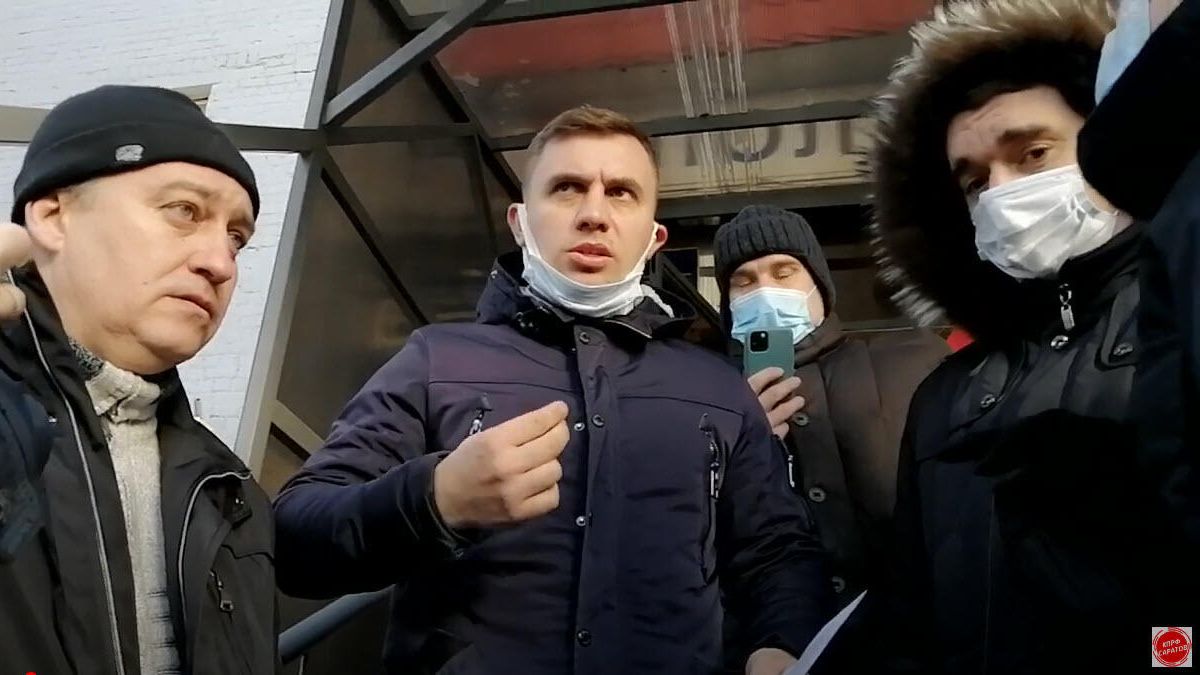 В Саратове депутат облдумы от КПРФ Николай Бондаренко вышел из полиции В Саратове депутат облдумы от КПРФ Николай Бондаренко вышел из полиции - РИА Новости, 1920, 08.02.2021