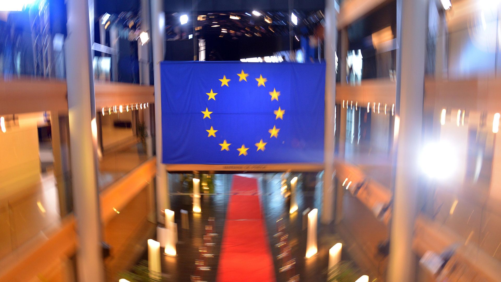 Флаг Евросоюза в главном здании Европейского парламента в Страсбурге Флаг Евросоюза в главном здании Европейского парламента в Страсбурге - РИА Новости, 1920, 20.05.2021