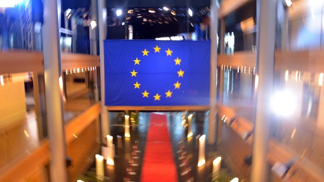Флаг Евросоюза в главном здании Европейского парламента в Страсбурге