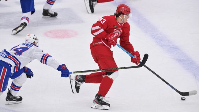Игрок Витязя Данила Моисеев в матче регулярного чемпионата Континентальной хоккейной лиги между ХК Витязь (Московская область) и ХК СКА (Санкт-Петербург). Игрок Витязя Данила Моисеев в матче регулярного чемпионата Континентальной хоккейной лиги между ХК Витязь (Московская область) и ХК СКА (Санкт-Петербург).