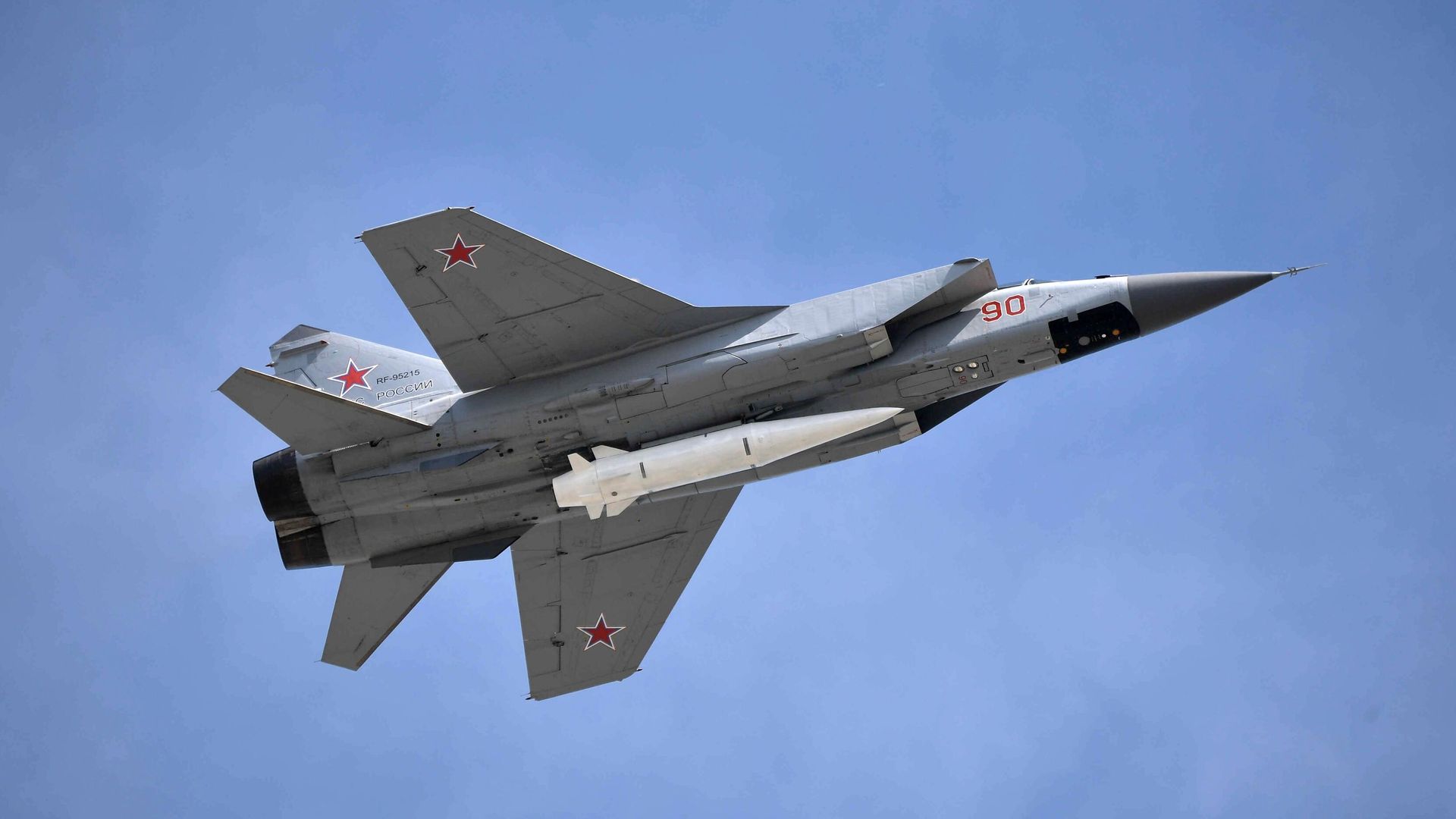 Многоцелевой истребитель МиГ-31 с гиперзвуковой ракетой Кинжал Многоцелевой истребитель МиГ-31 с гиперзвуковой ракетой Кинжал - РИА Новости, 1920, 04.07.2025
