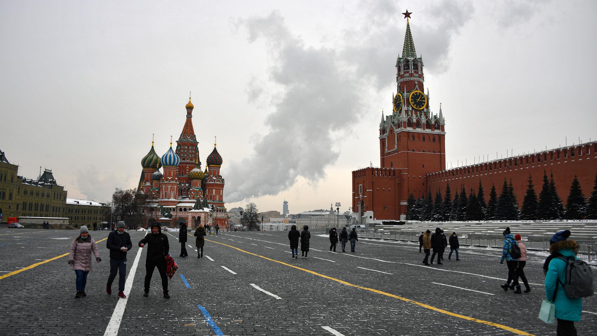Прохожие на Красной площади в Москве Прохожие на Красной площади в Москве - РИА Новости, 1920, 01.02.2023