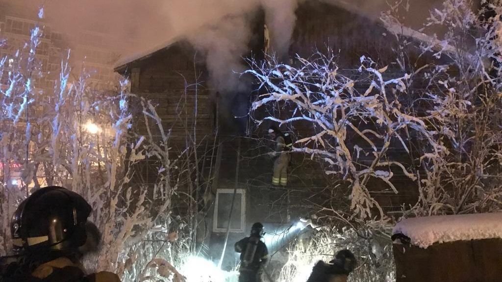 На месте пожара в жилом доме в г. Якутск На месте пожара в жилом доме в г. Якутск - РИА Новости, 1920, 10.02.2021