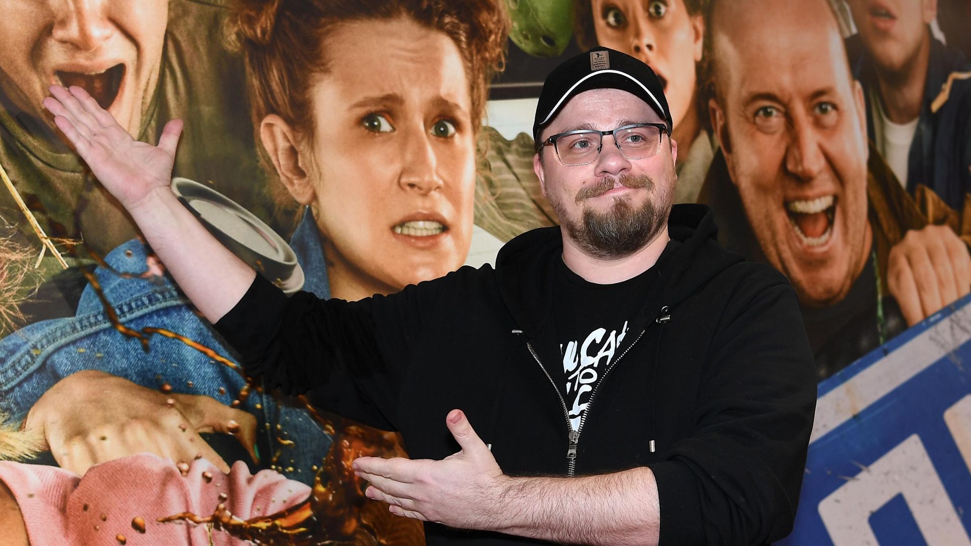 Актер Гарик Харламов на премьере фильма Ильи Аксенова Родные в киноцентре Октябрь Актер Гарик Харламов на премьере фильма Ильи Аксенова Родные в киноцентре Октябрь - РИА Новости, 1920, 09.09.2022