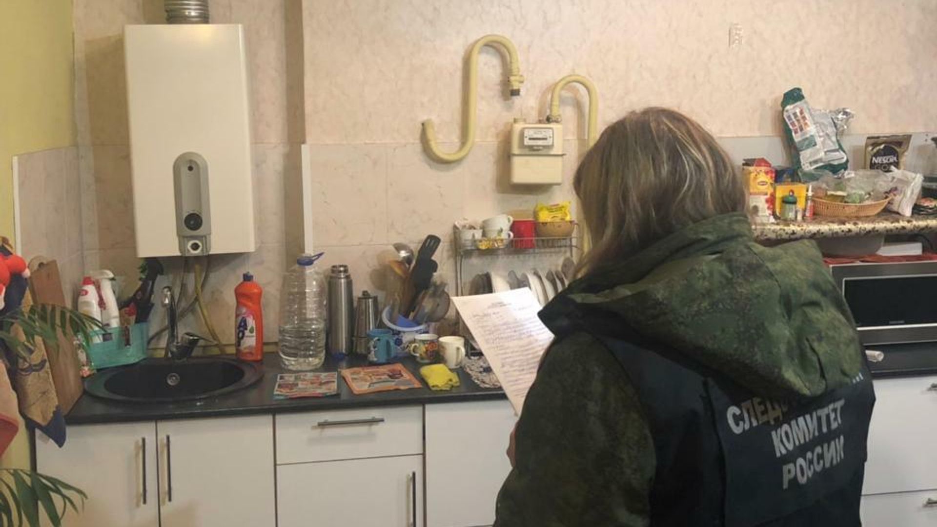 Сотрудница СК РФ на месте отравления газом несовершеннолетних детей в городе Узловая Сотрудница СК РФ на месте отравления газом несовершеннолетних детей в городе Узловая - РИА Новости, 1920, 10.02.2021