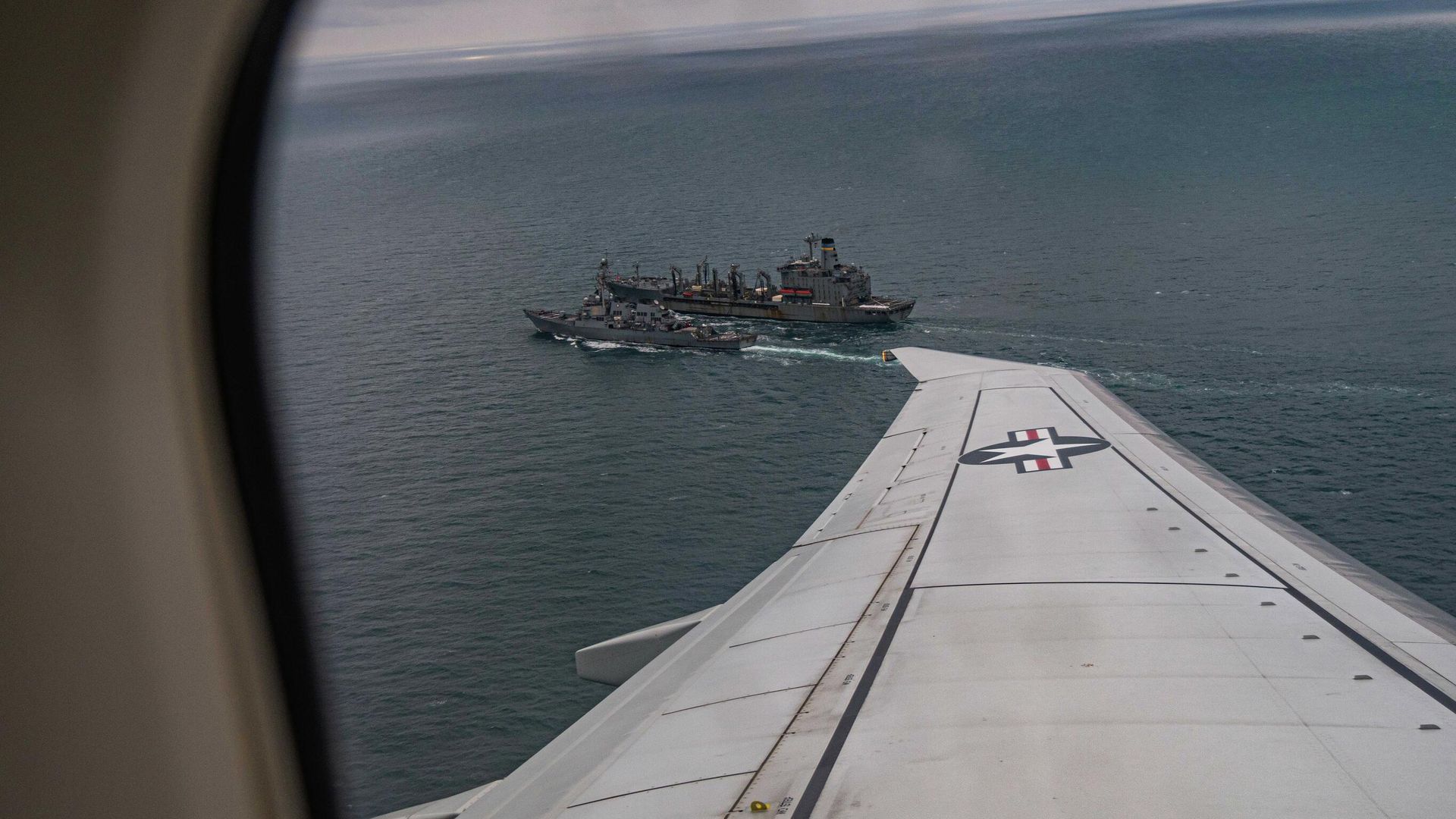 Эсминец ВМС США Портер во время дозаправки в Черном море Эсминец ВМС США Портер во время дозаправки в Черном море - РИА Новости, 1920, 11.02.2021