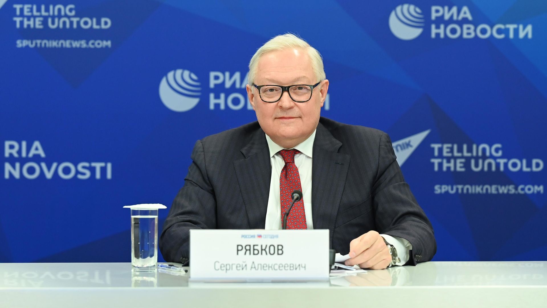 Заместитель министра иностранных дел Российской Федерации Сергей Рябков во время брифинга Заместитель министра иностранных дел Российской Федерации Сергей Рябков во время брифинга - РИА Новости, 1920, 08.11.2021