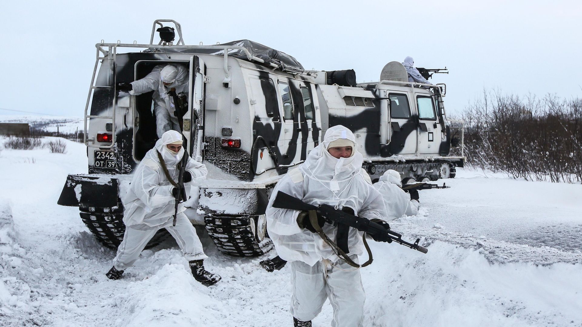Военнослужащие разведывательного подразделения Печенгской бригады Северного флота на занятиях по тактической подготовке на боевых арктических вездеходах Алеут в Печенгском районе Мурманской области Военнослужащие разведывательного подразделения Печенгской бригады Северного флота на занятиях по тактической подготовке на боевых арктических вездеходах Алеут в Печенгском районе Мурманской области - РИА Новости, 1920, 21.12.2021