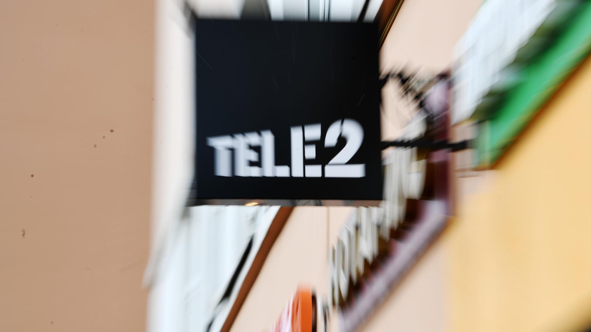 Вывеска сотового оператора связи Tele2 Вывеска сотового оператора связи Tele2 - РИА Новости, 1920, 03.08.2023