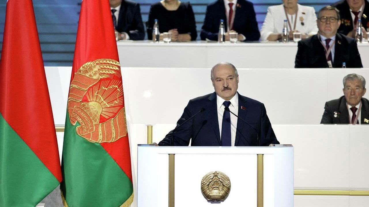 Президент Белоруссии Александр Лукашенко выступает на VI Всебелорусском народном собрании во Дворце Республики в Минске Президент Белоруссии Александр Лукашенко выступает на VI Всебелорусском народном собрании во Дворце Республики в Минске - РИА Новости, 1920, 12.02.2021