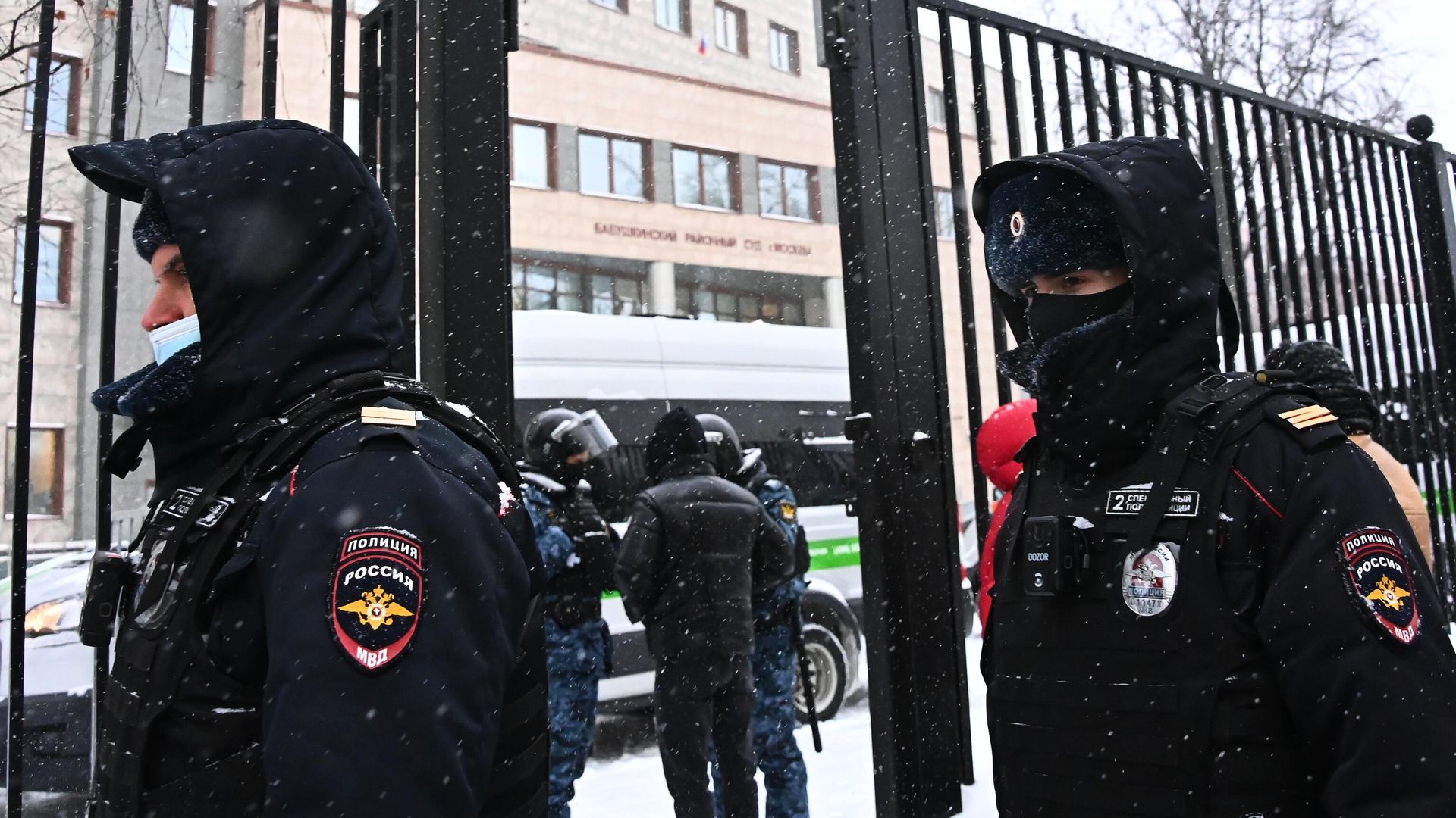 Сотрудники полиции у здания Бабушкинского районного суда, где состоится заседание по делу Алексея Навального Сотрудники полиции у здания Бабушкинского районного суда, где состоится заседание по делу Алексея Навального - РИА Новости, 1920, 12.02.2021
