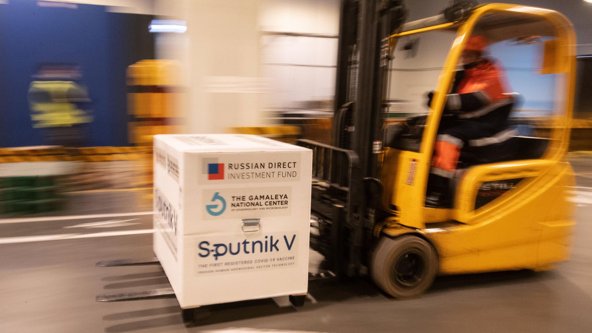 Доставка вакцины Sputnik V на склад в грузовой терминал Москва Карго - РИА Новости, 1920, 14.02.2021