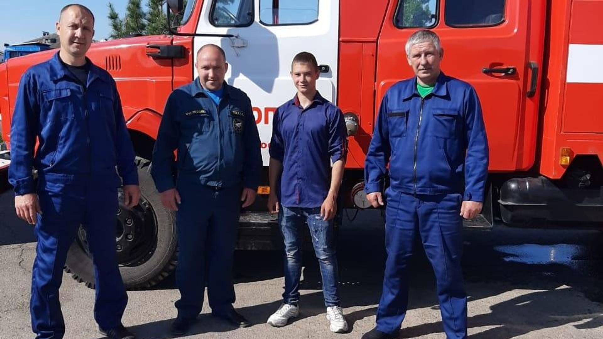 Александр Комплектов, спасший троих взрослых при пожаре в жилом доме Александр Комплектов, спасший троих взрослых при пожаре в жилом доме - РИА Новости, 1920, 12.02.2021