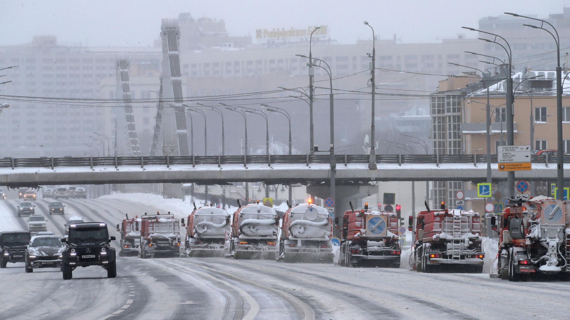 Работа снегоуборочной техники на Зубовском бульваре в Москве Работа снегоуборочной техники на Зубовском бульваре в Москве - РИА Новости, 1920, 13.02.2021