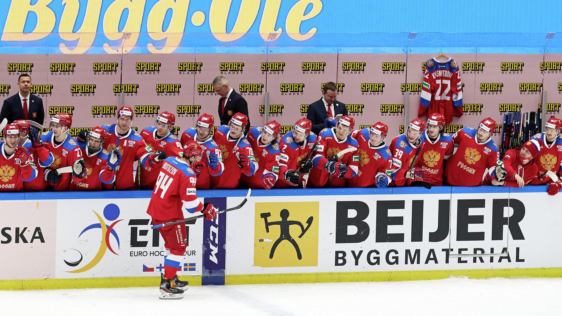 Ice Hockey - Beijer Hockey Games - Sweden v Russia - Malmo Arena, Malmo, Sweden - February 13, 2021 Russia's Vladimir Butuzov celebrates with teammates after scoring a penalty TT News Agency via REUTERS/Anders Bjuro/tt THIS IMAGE HAS BEEN SUPPLIED BY A THIRD PARTY. IT IS DISTRIBUTED, EXACTLY AS RECEIVED BY REUTERS, AS A SERVICE TO CLIENTS. SWEDEN OUT. NO COMMERCIAL OR EDITORIAL SALES IN SWEDEN.. Ice Hockey - Beijer Hockey Games - Sweden v Russia - Malmo Arena, Malmo, Sweden - February 13, 2021 Russia's Vladimir Butuzov celebrates with teammates after scoring a penalty TT News Agency via REUTERS/Anders Bjuro/tt THIS IMAGE HAS BEEN SUPPLIED BY A THIRD PARTY. IT IS DISTRIBUTED, EXACTLY AS RECEIVED BY REUTERS, AS A SERVICE TO CLIENTS. SWEDEN OUT. NO COMMERCIAL OR EDITORIAL SALES IN SWEDEN.. - РИА Новости, 1920, 13.02.2021