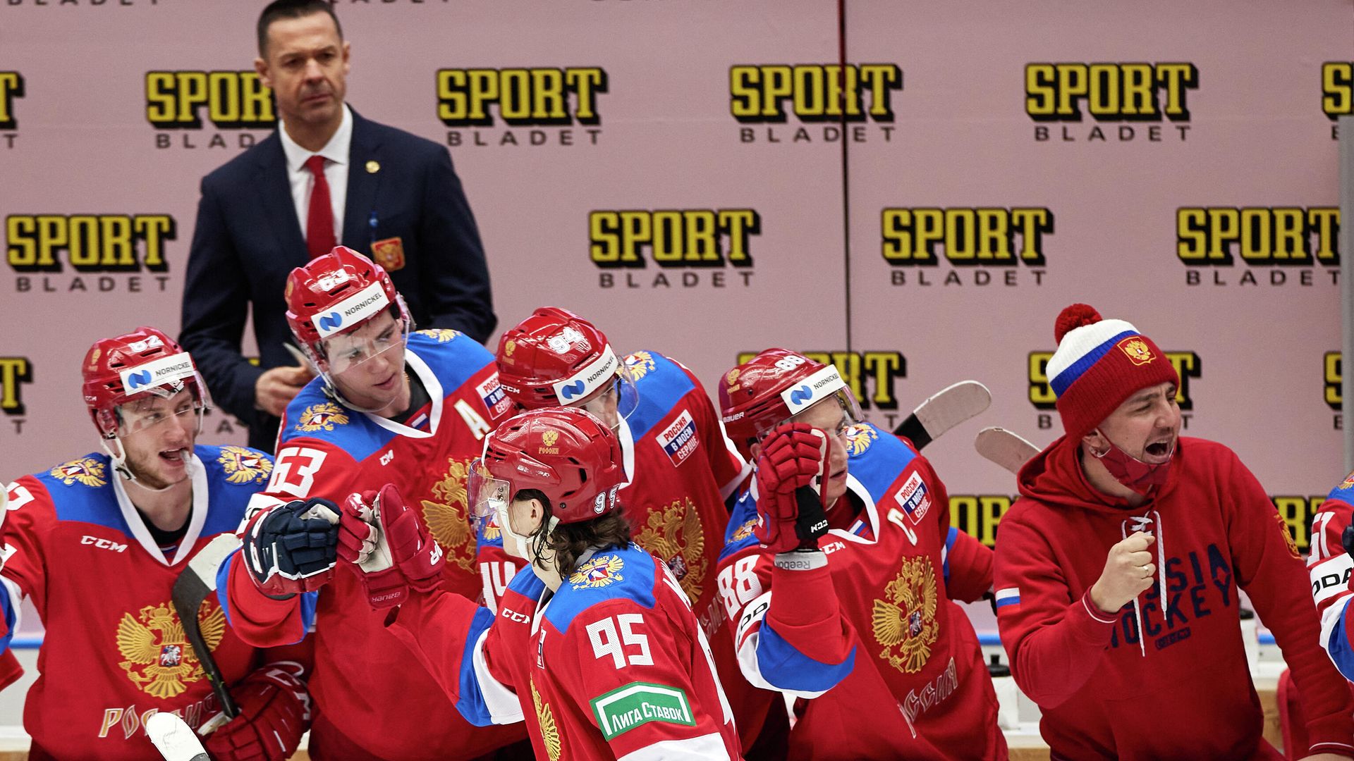 Хоккеист сборной России Данила Моисеев (по центру) Хоккеист сборной России Данила Моисеев (по центру) - РИА Новости, 1920, 13.02.2021