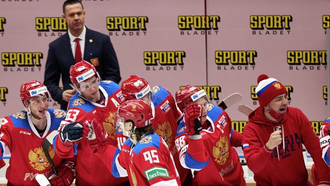 Хоккеист сборной России Данила Моисеев (по центру) Хоккеист сборной России Данила Моисеев (по центру)