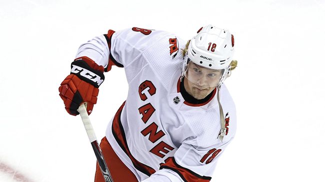 TORONTO, ONTARIO - AUGUST 13: Ryan Dzingel #18 of the Carolina Hurricanes warms up prior to Game Two of the Eastern Conference First Round against the Boston Bruins during the 2020 NHL Stanley Cup Playoffs at Scotiabank Arena on August 13, 2020 in Toronto, Ontario. Elsa/Getty Images/AFP TORONTO, ONTARIO - AUGUST 13: Ryan Dzingel #18 of the Carolina Hurricanes warms up prior to Game Two of the Eastern Conference First Round against the Boston Bruins during the 2020 NHL Stanley Cup Playoffs at Scotiabank Arena on August 13, 2020 in Toronto, Ontario. Elsa/Getty Images/AFP