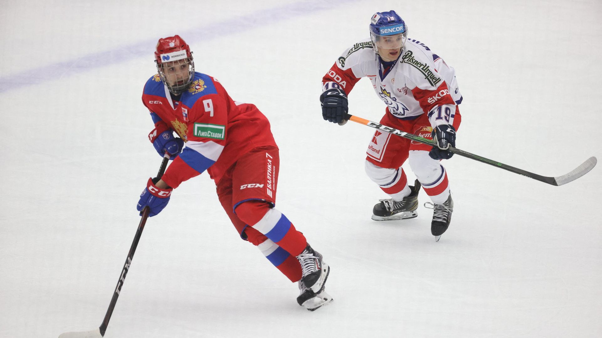 Russia's Nikita Chibrikov (L) and Czech Republic's Petr Kodytek during Euro Hockey Tour between Russia and Czech Republic on February 14, 2021, at Malmoe Arena in Sweden. (Photo by Andreas HILLERGREN / TT NEWS AGENCY / AFP) / Sweden OUT Russia's Nikita Chibrikov (L) and Czech Republic's Petr Kodytek during Euro Hockey Tour between Russia and Czech Republic on February 14, 2021, at Malmoe Arena in Sweden. (Photo by Andreas HILLERGREN / TT NEWS AGENCY / AFP) / Sweden OUT - РИА Новости, 1920, 14.02.2021