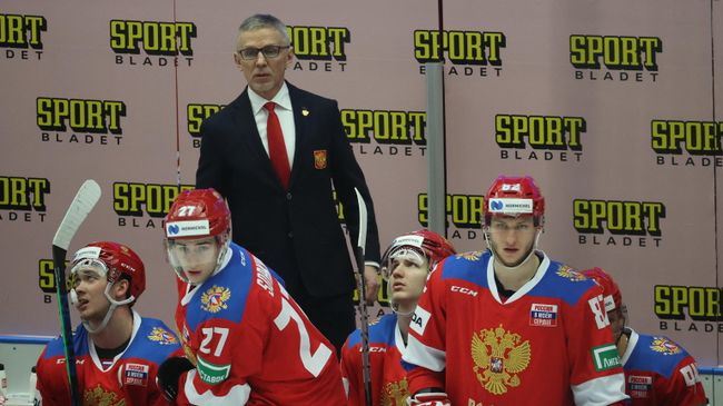 Russia's head coach Igor Lariono (back) reacts during Euro Hockey Tour between Russia and Czech Republic on February 14, 2021 at Malmoe Arena in Sweden. (Photo by Andreas HILLERGREN / TT News Agency / AFP) / Sweden OUT