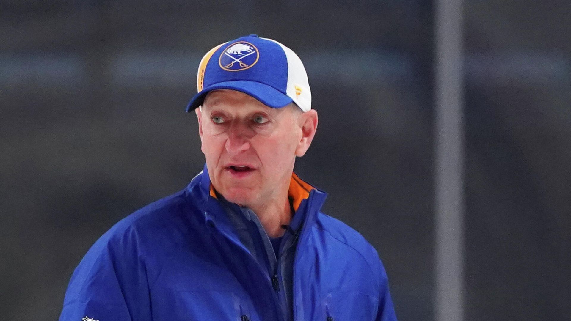BUFFALO, NY - JANUARY 1: Buffalo Sabres head coach Ralph Krueger watching play on ice during training camp at KeyBank Center on January 1, 2021 in Buffalo, New York.   Kevin Hoffman/Getty Images/AFP - РИА Новости, 1920, 14.02.2021