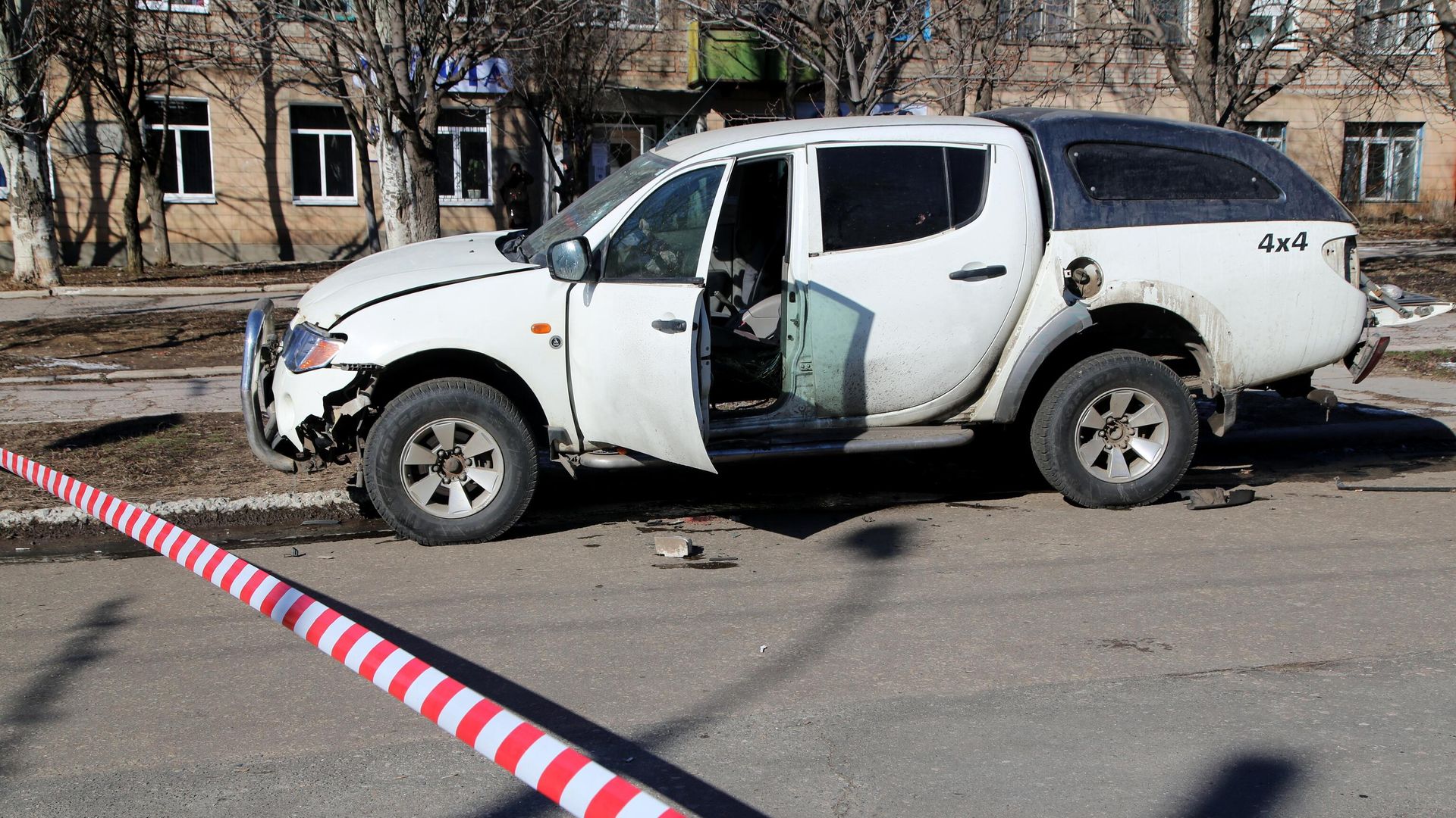 Автомобиль командира одного из батальонов Народной милиции ДНР , поврежденный в результате детонации взрывного устройства, в Горловке Автомобиль командира одного из батальонов Народной милиции ДНР , поврежденный в результате детонации взрывного устройства, в Горловке - РИА Новости, 1920, 15.02.2021