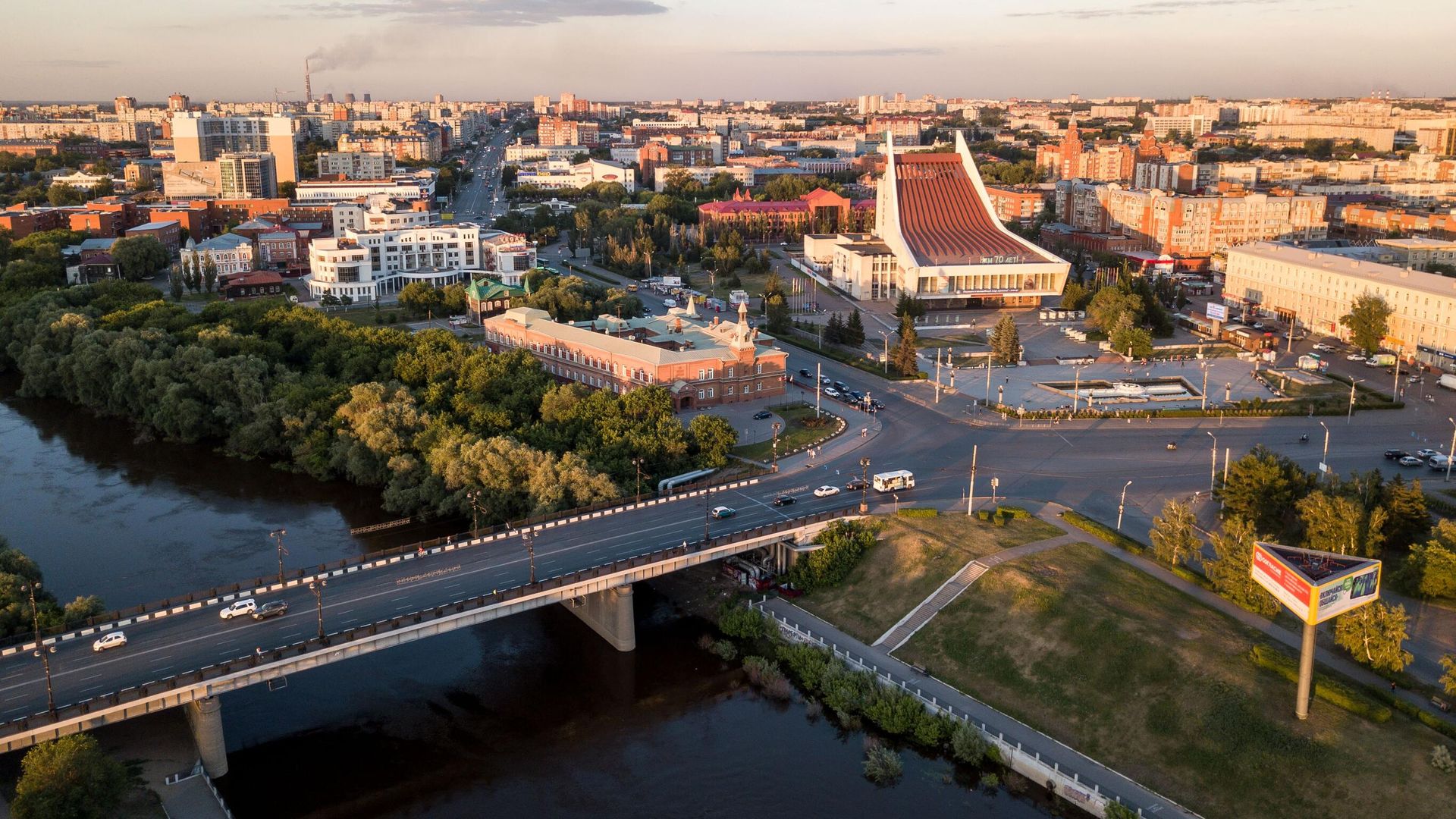 Река Омь, Комсомольский мост, Омский Государственный Музыкальный Театр - РИА Новости, 1920, 15.10.2021