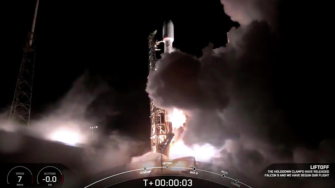  Кадр видео запуска ракеты-носителя Falcon 9 с интернет-спутниками Starlink - РИА Новости, 1920, 07.10.2022