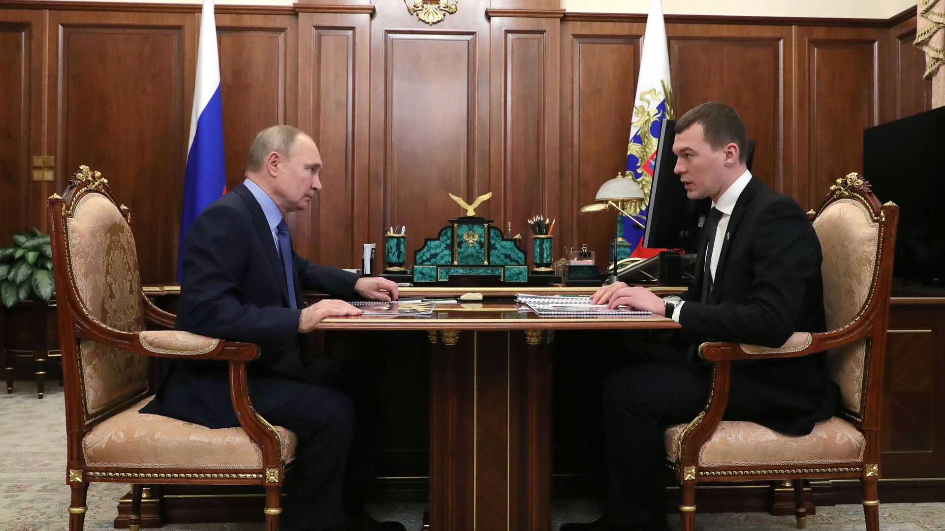 Встреча врио хабаровского губернатора Михаила Дегтярева и президента России Владимира Путина в Кремле Встреча врио хабаровского губернатора Михаила Дегтярева и президента России Владимира Путина в Кремле - РИА Новости, 1920, 16.02.2021